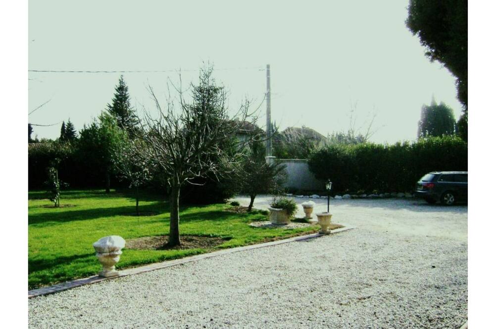 Photo of Outdoor in Saint-Andiol
