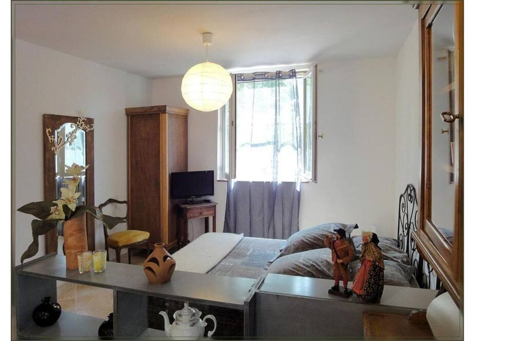 Photo of Bedroom in Saint-Andiol