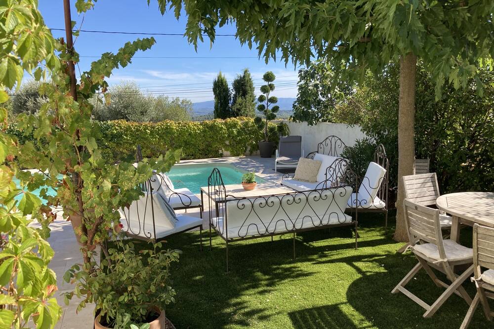 Photo of Outdoor in Cabrieres-dʼAigues