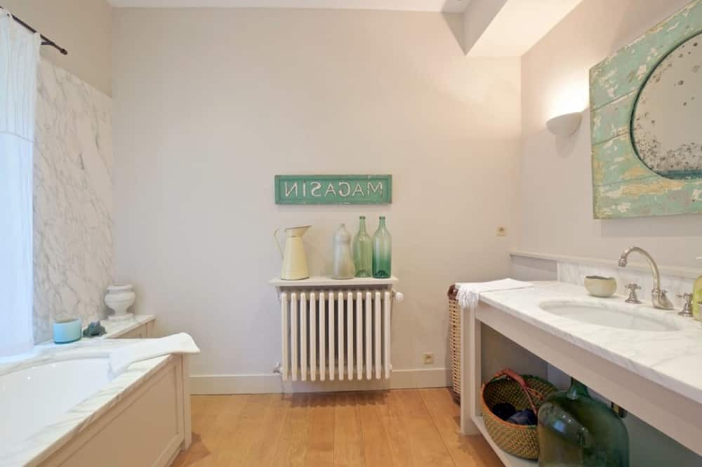 Photo of Bathroom in Molleges