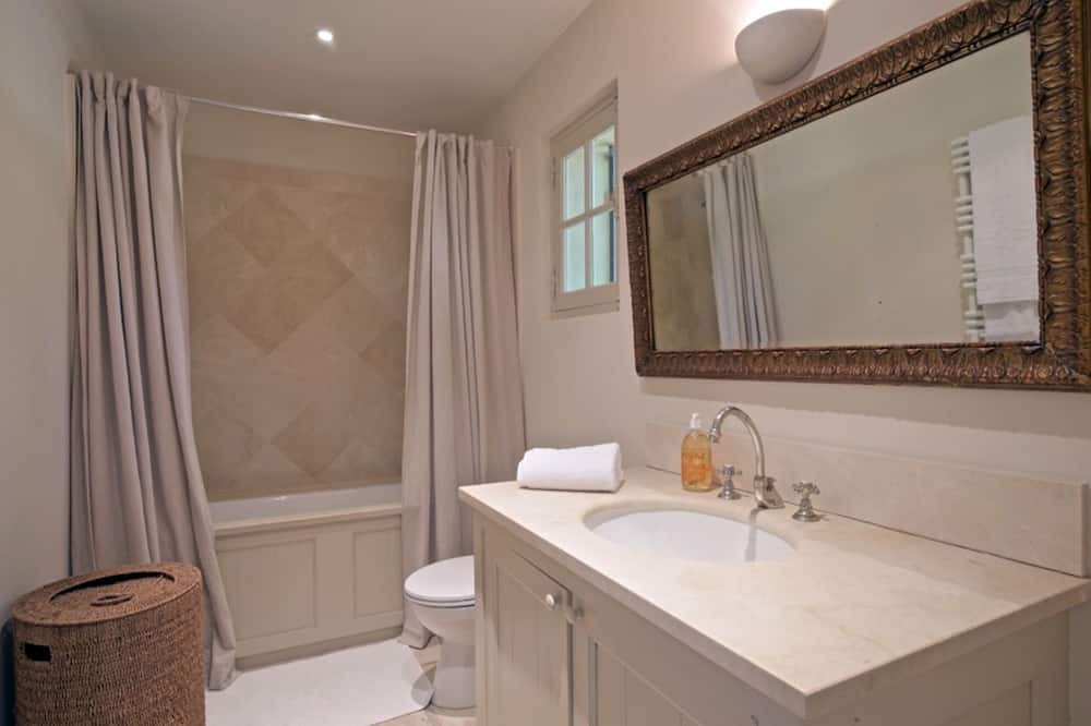 Photo of Bathroom in Molleges