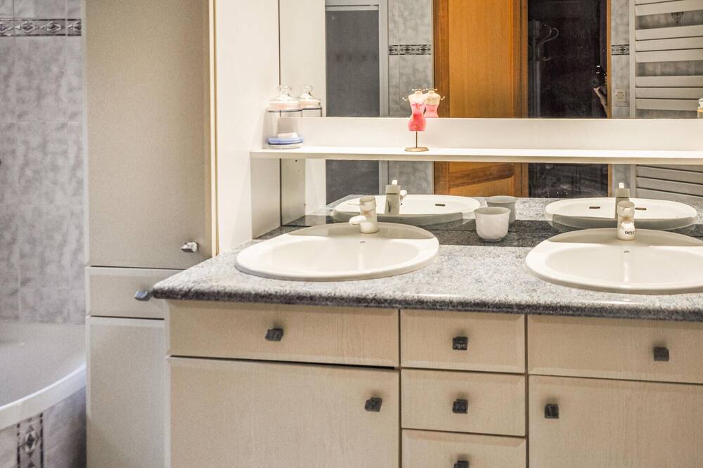 Photo of Bathroom in Rognonas
