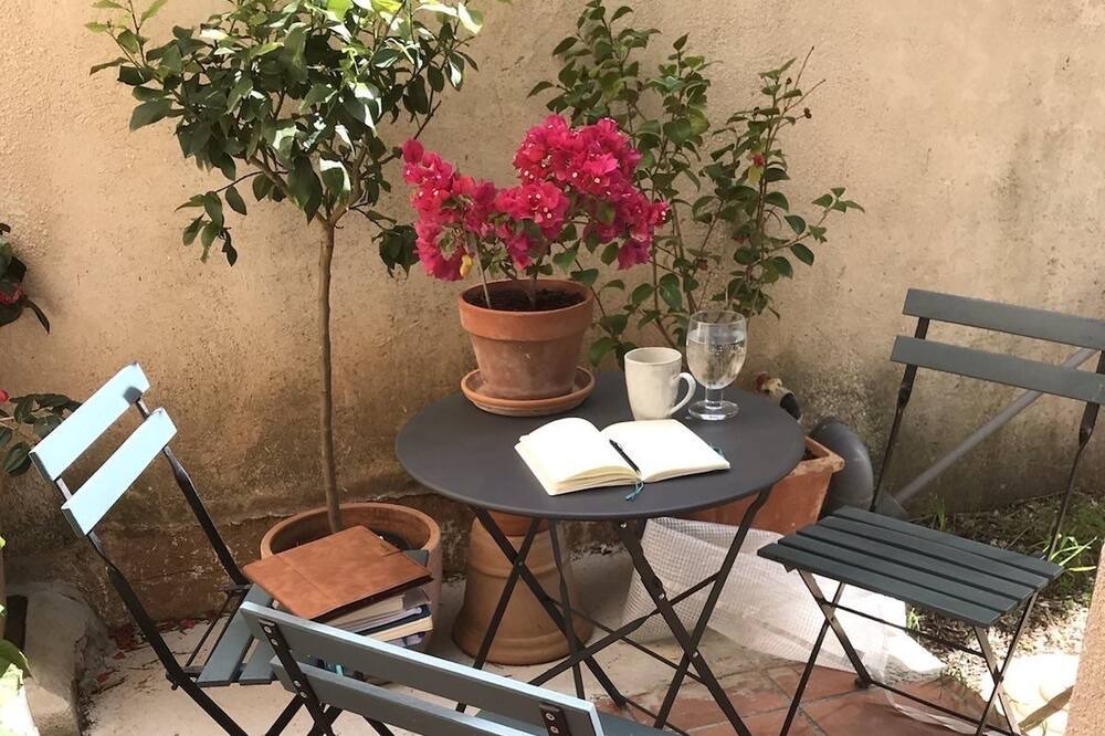 Photo of Patio Balcony in Raphele-les-Arles