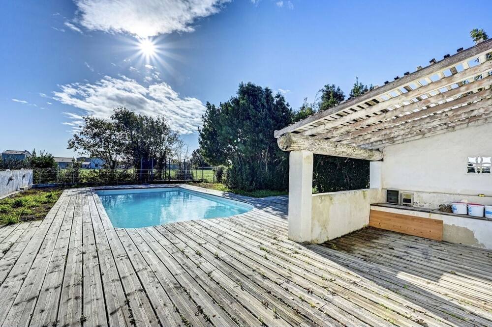 Photo of Outdoor in Raphele-les-Arles