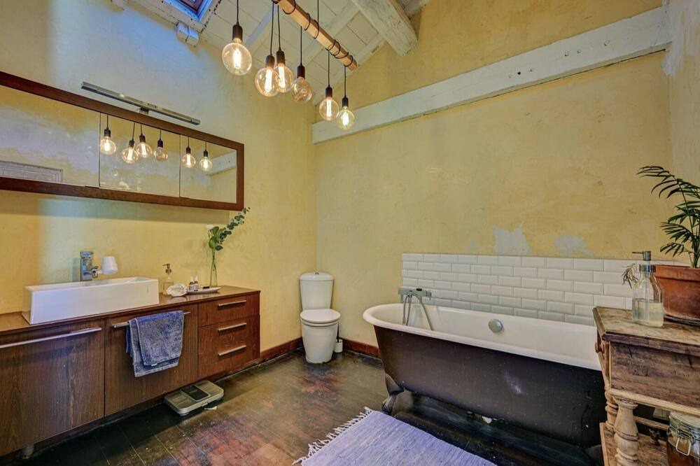 Photo of Bathroom in Raphele-les-Arles