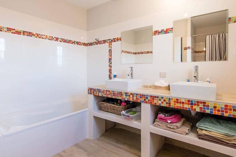 Photo of Bathroom in Molleges