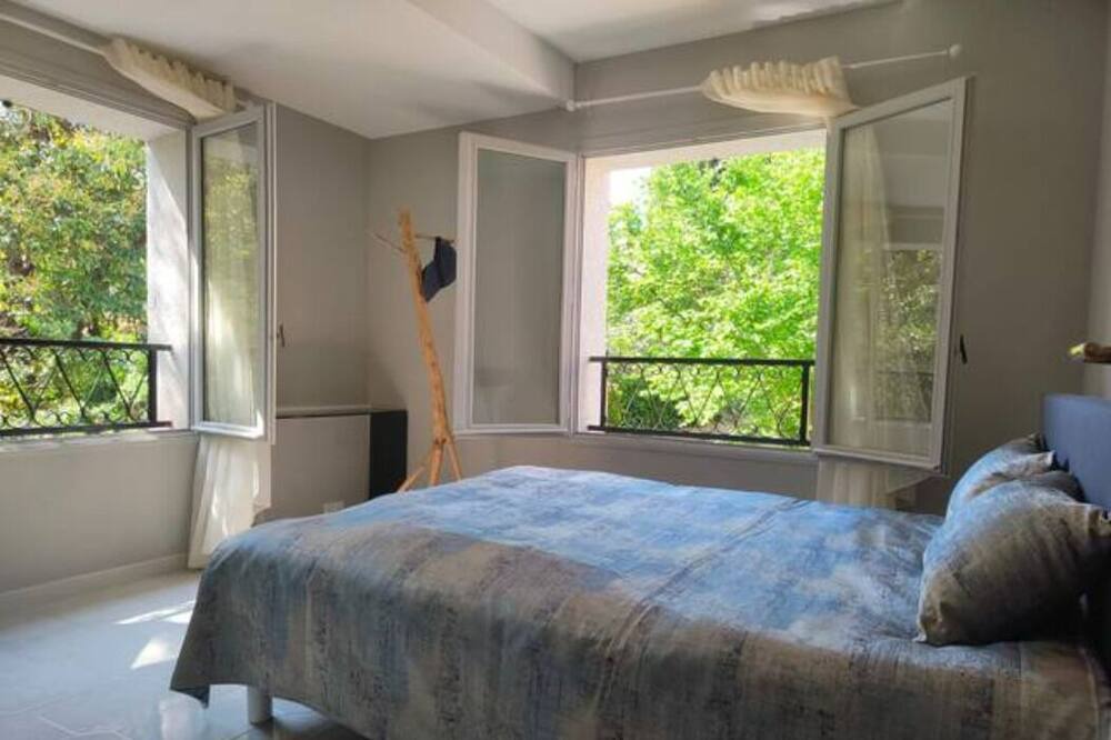 Photo of Bedroom in Carnot