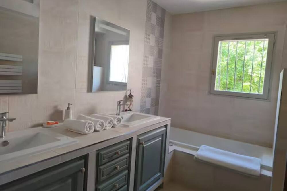 Photo of Bathroom in Carnot