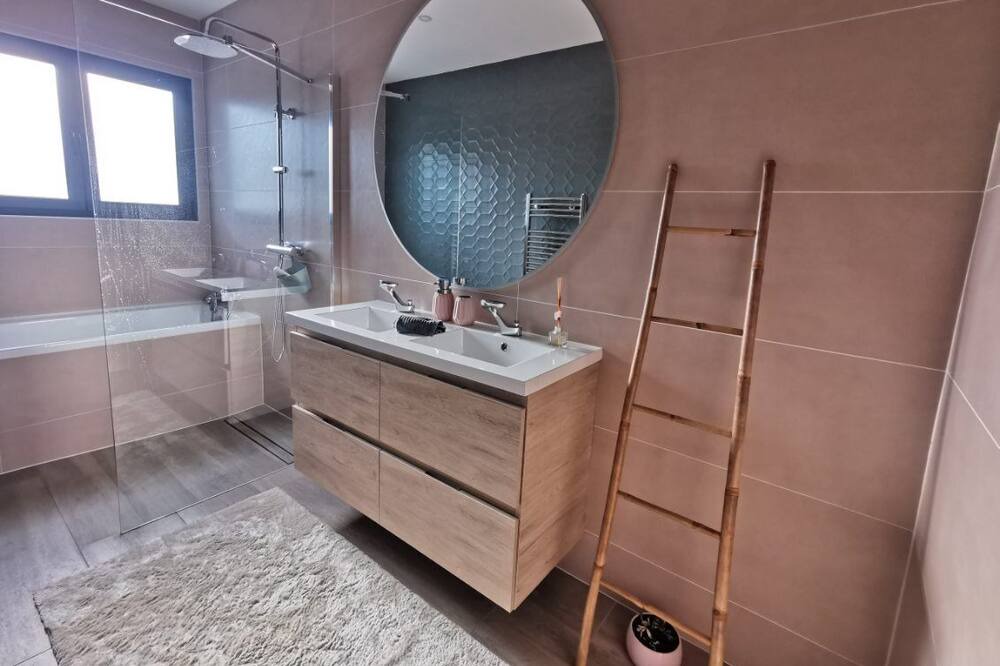 Photo of Bathroom in Salon-de-Provence