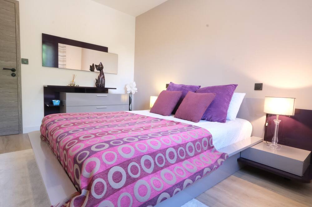 Photo of Bedroom in Salon-de-Provence