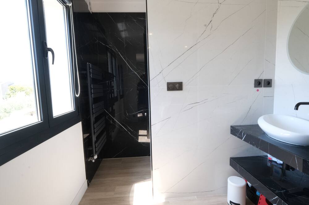 Photo of Bathroom in Salon-de-Provence