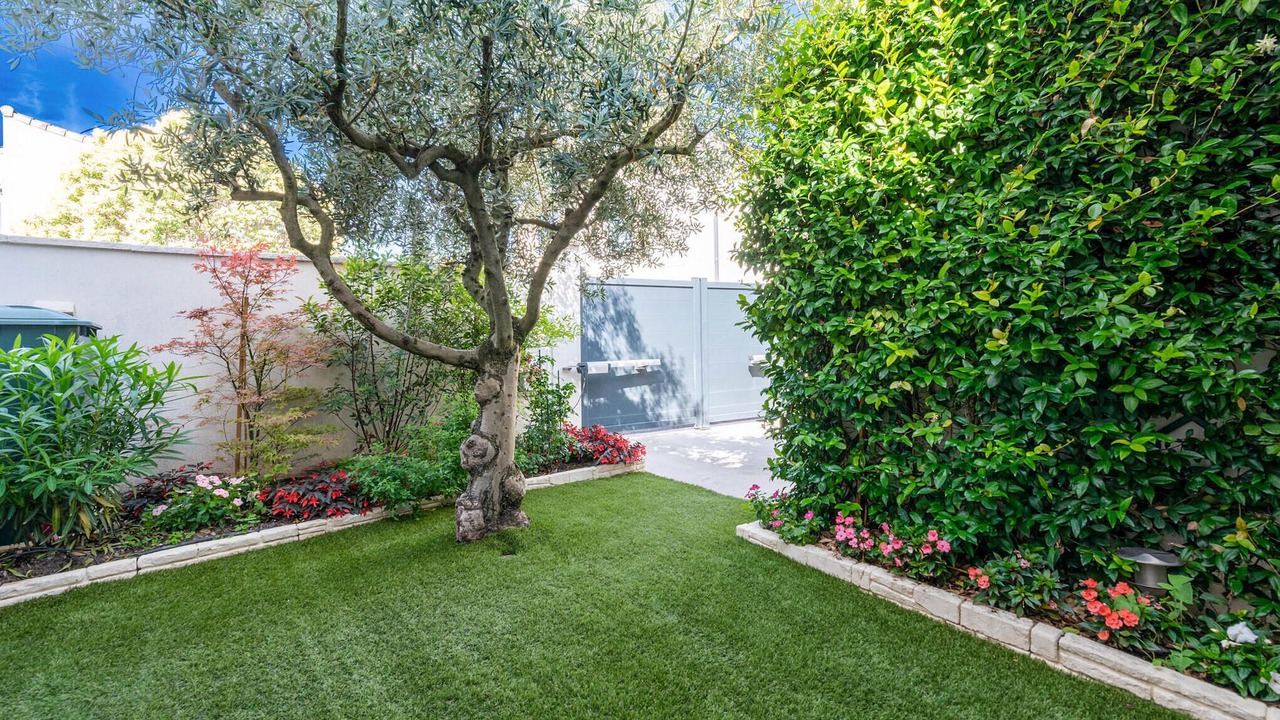 Photo of Outdoor in Jonquieres-Saint-Vincent
