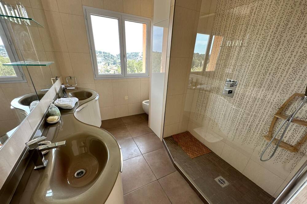 Photo of Bathroom in Vallauris