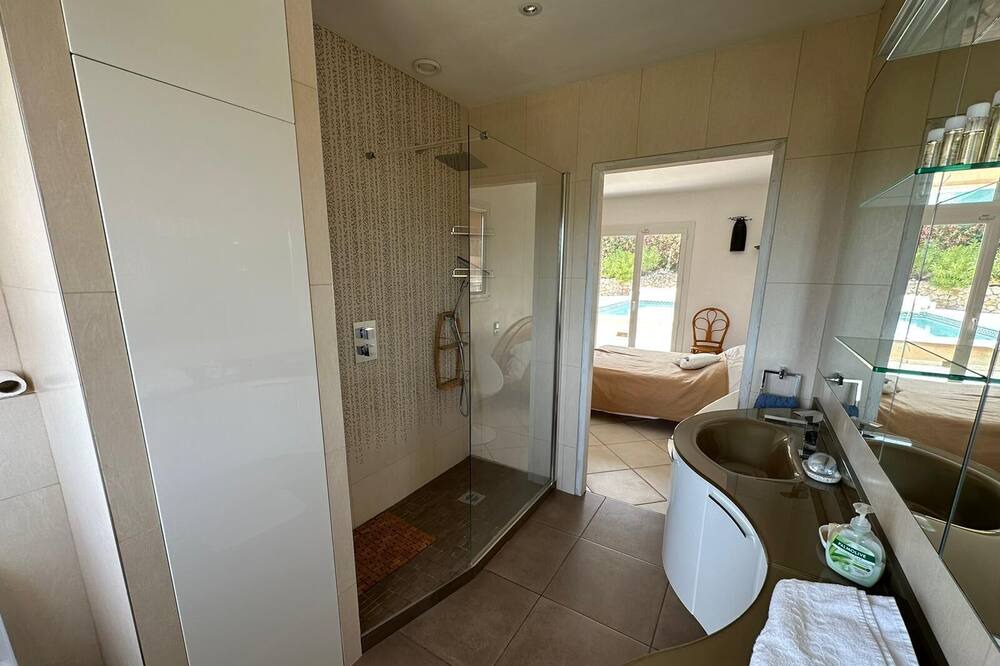 Photo of Bathroom in Vallauris
