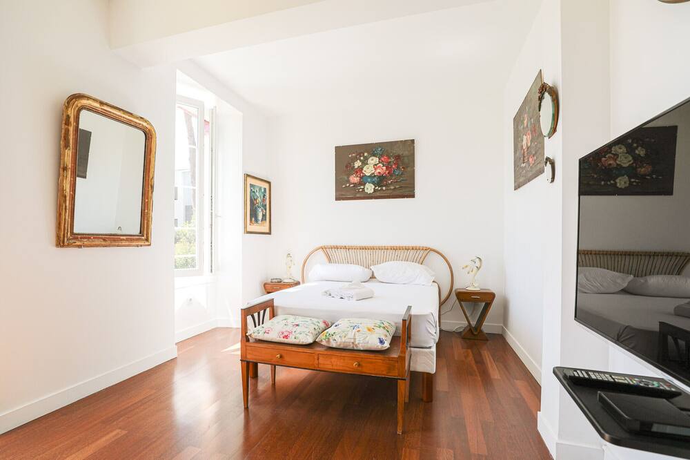 Photo of Bedroom in Prado-Perier