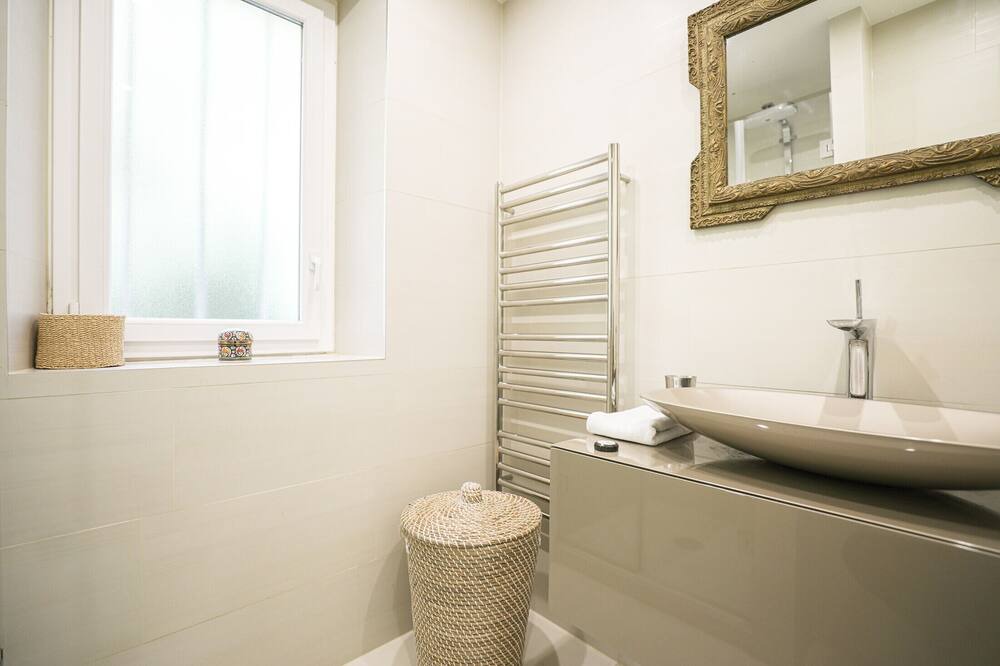 Photo of Bathroom in Prado-Perier
