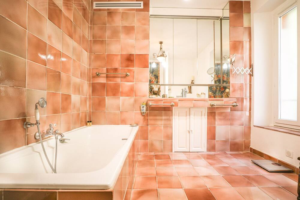 Photo of Bathroom in Prado-Perier