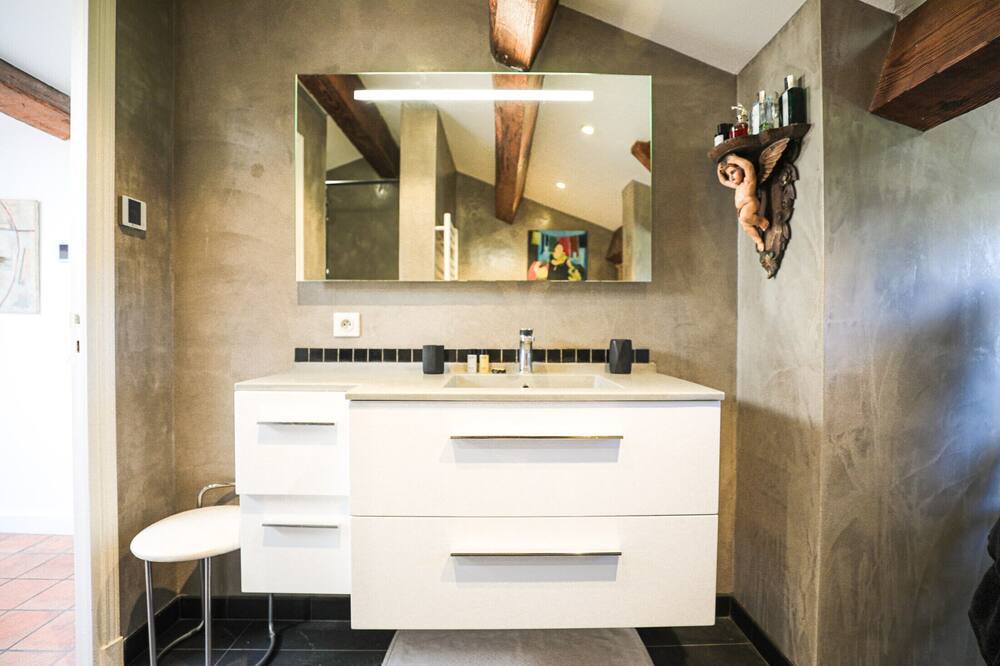 Photo of Bathroom in Prado-Perier