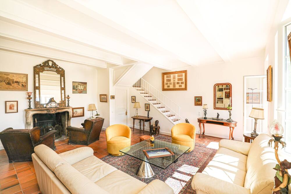 Photo of Livingroom in Prado-Perier