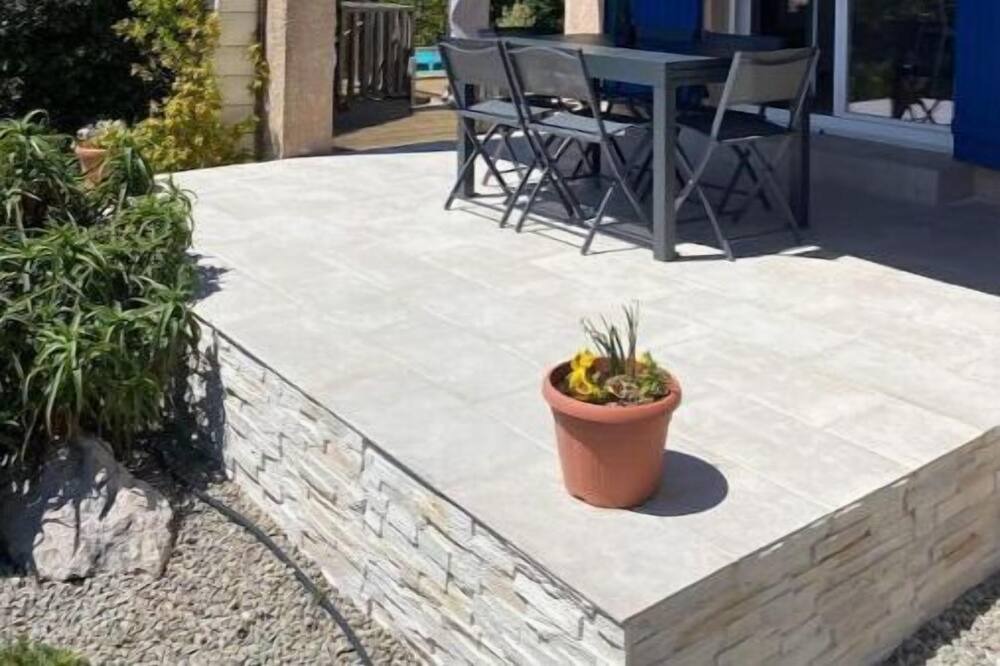 Photo of Patio Balcony in Sillans-la Cascade