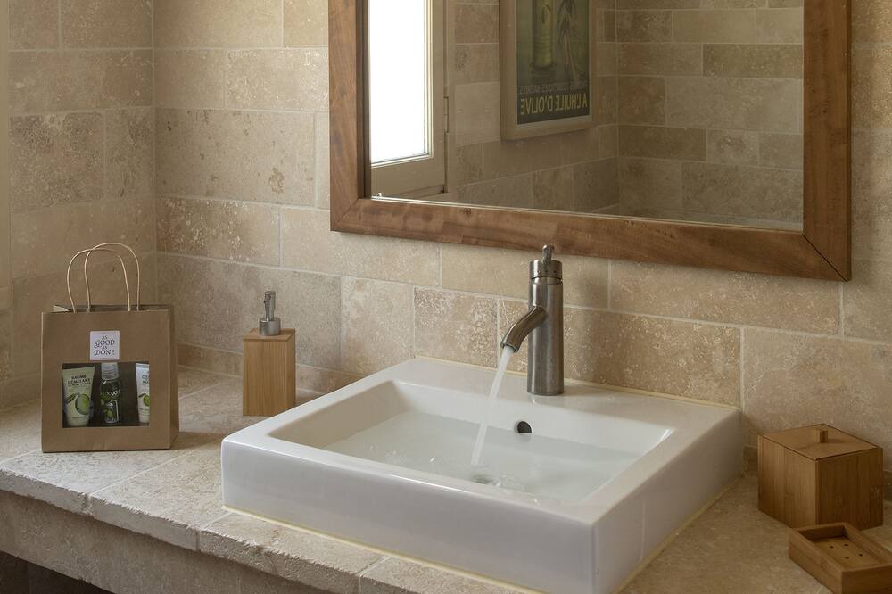 Photo of Bathroom in Maussane