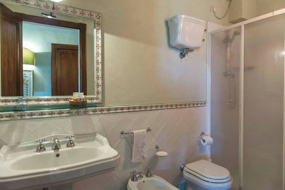 Photo of Bathroom in Compignano