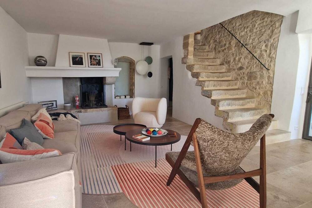 Photo of Livingroom in Arpaillargues-et-Aureillac