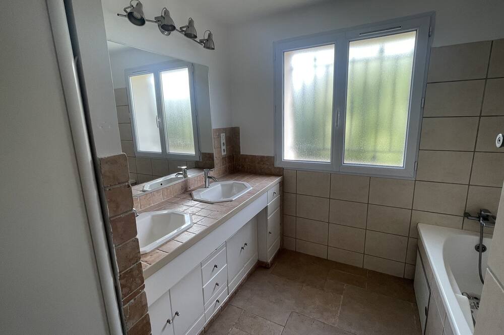 Photo of Bathroom in Maillane