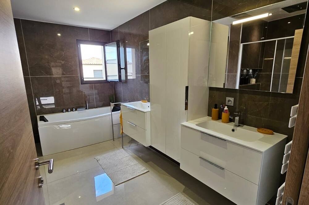 Photo of Bathroom in Caremeau