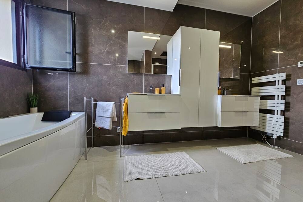 Photo of Bathroom in Caremeau