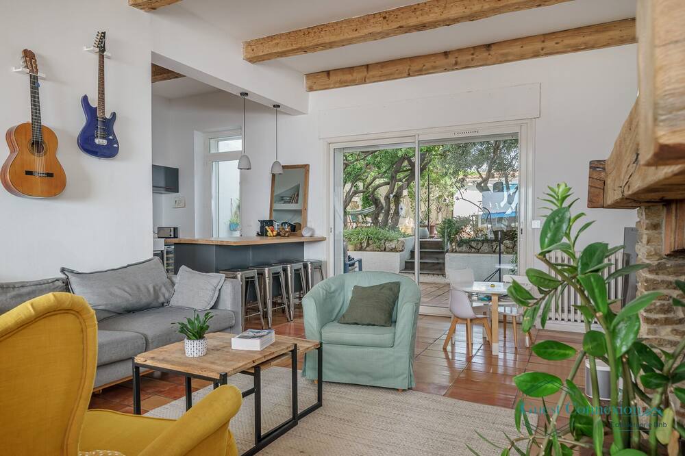 Photo of Livingroom in 8th Arrondissement