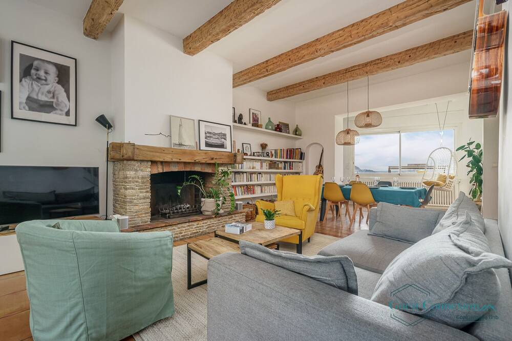 Photo of Livingroom in 8th Arrondissement