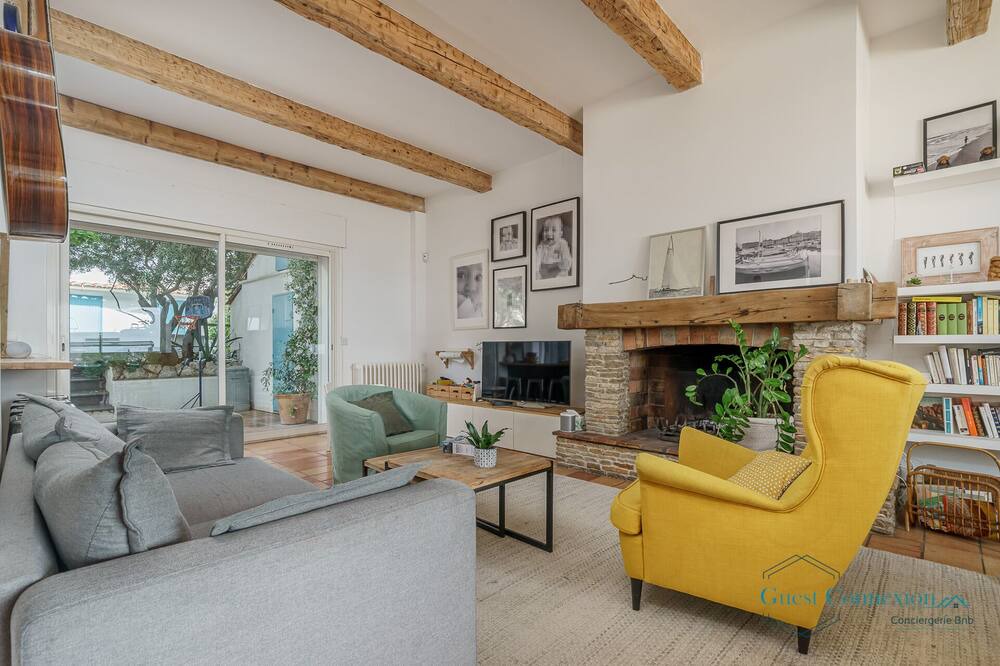Photo of Livingroom in 8th Arrondissement