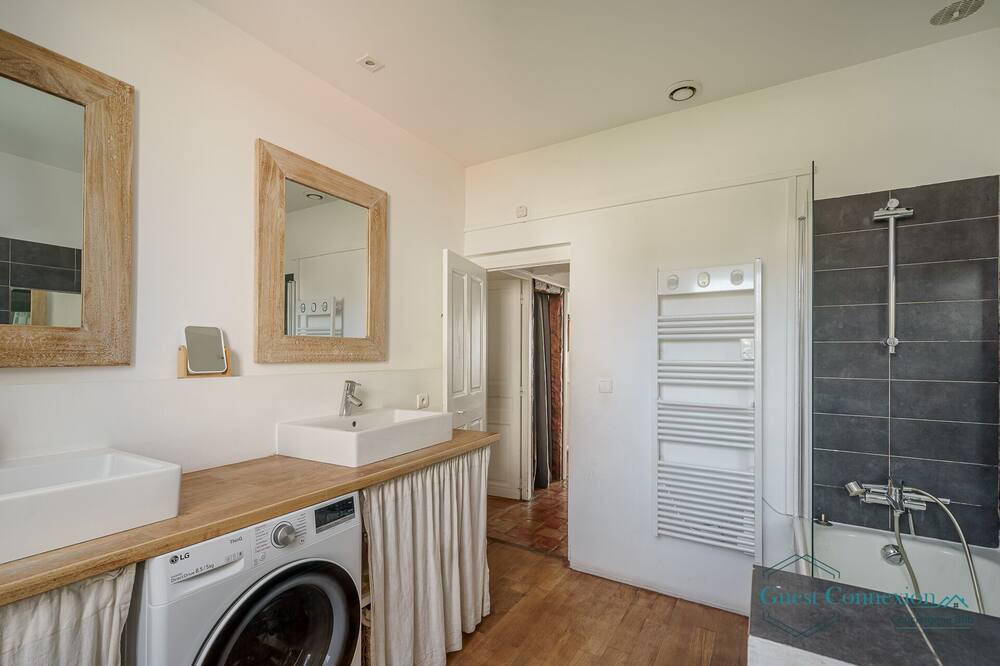 Photo of Bathroom in 8th Arrondissement