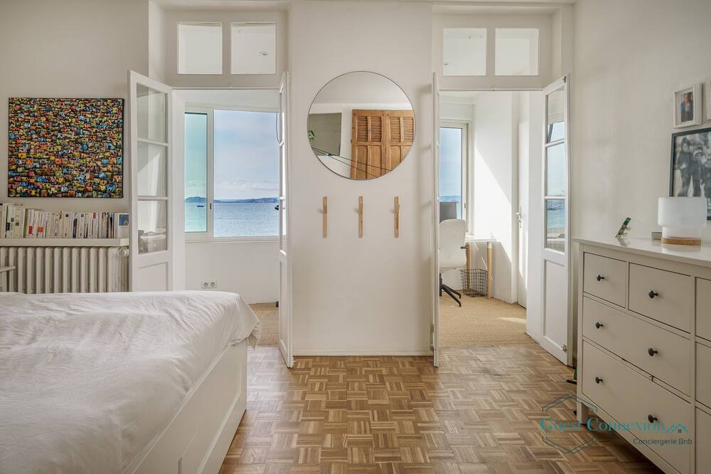 Photo of Bedroom in 8th Arrondissement