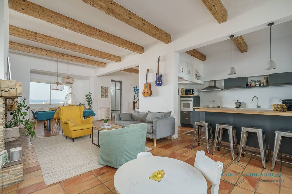 Photo of Livingroom in 8th Arrondissement