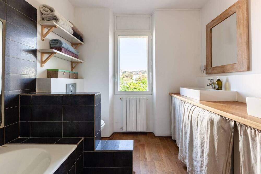 Photo of Bathroom in 8th Arrondissement