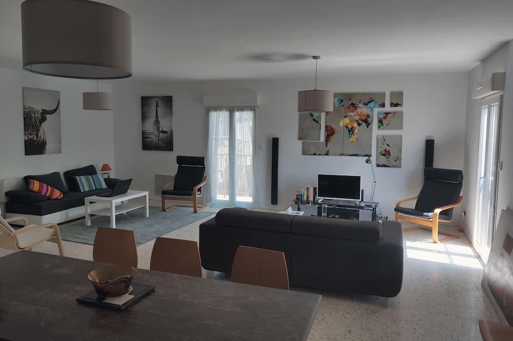 Photo of Livingroom in Caux