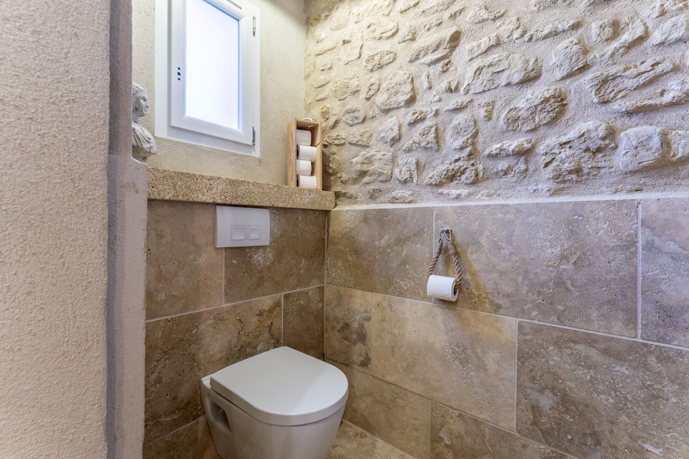 Photo of Bathroom in Lamanon