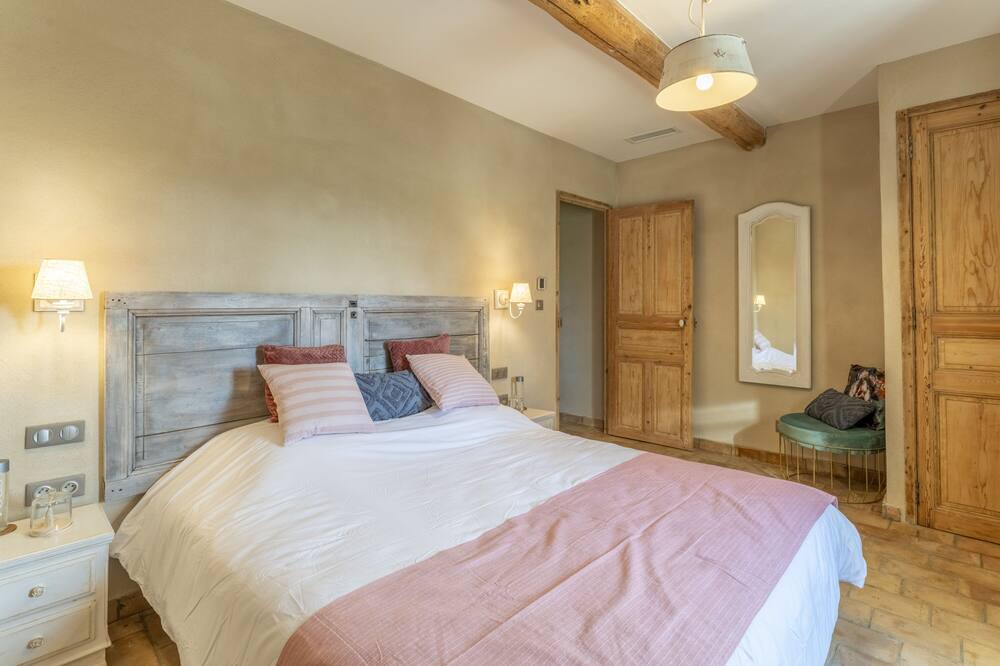 Photo of Bedroom in Lamanon