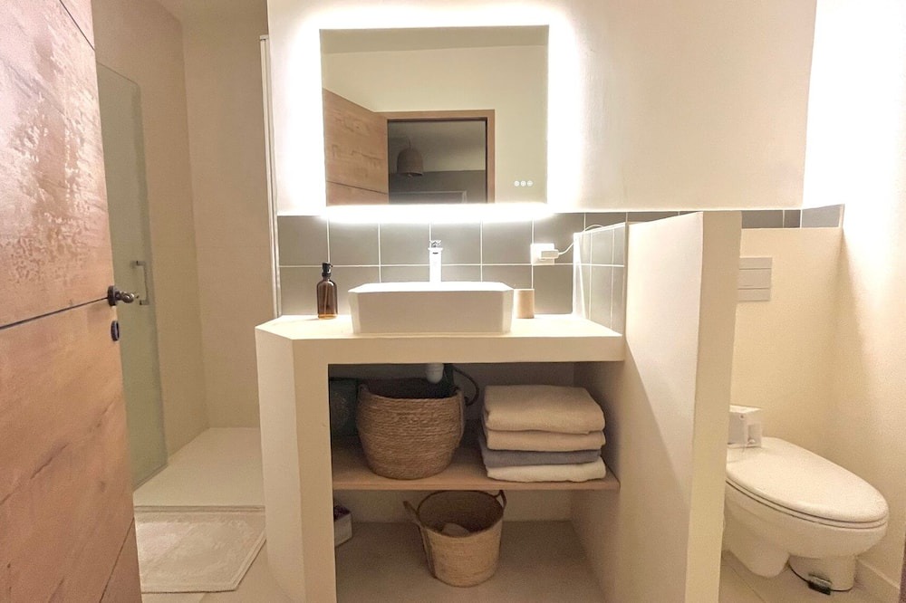 Photo of Bathroom in Les Baux-de-Provence