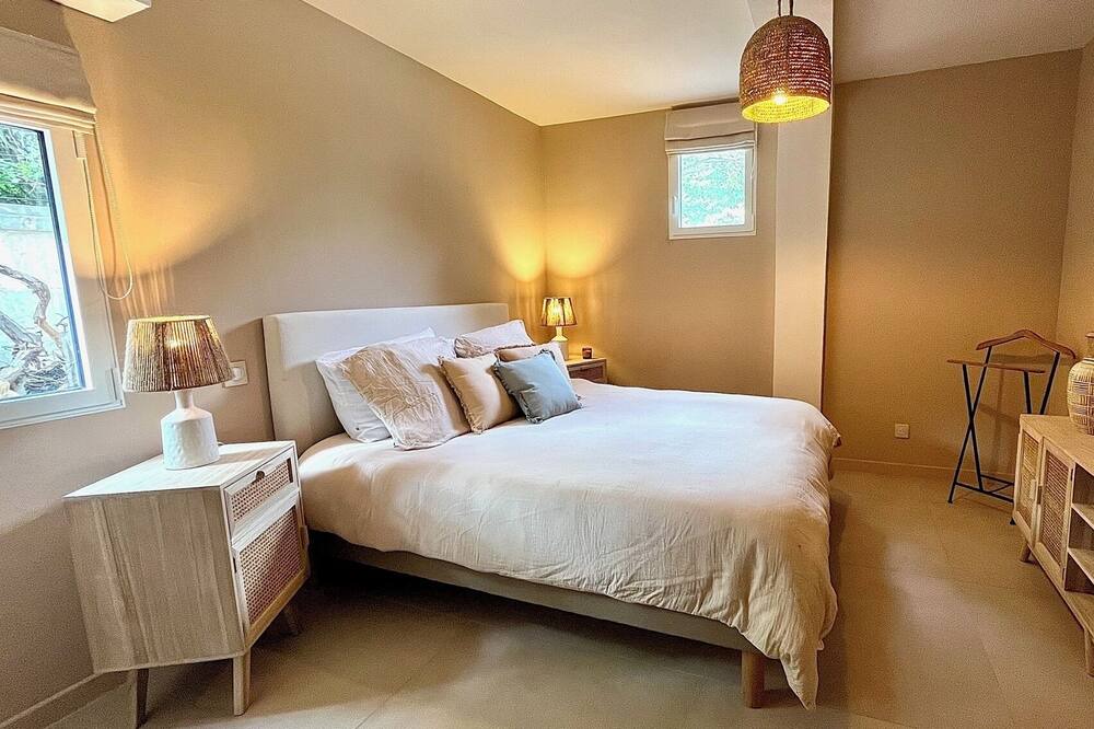 Photo of Bedroom in Les Baux-de-Provence