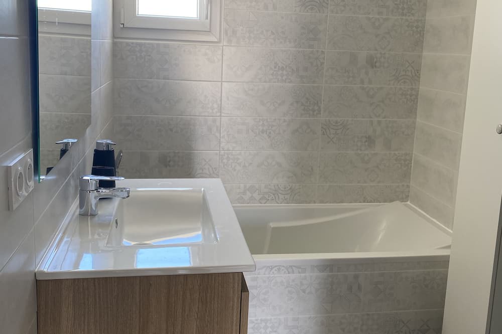 Photo of Bathroom in Capestang