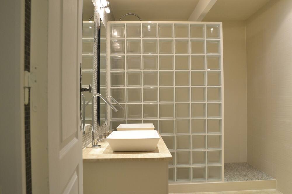 Photo of Bathroom in Saint-Andiol