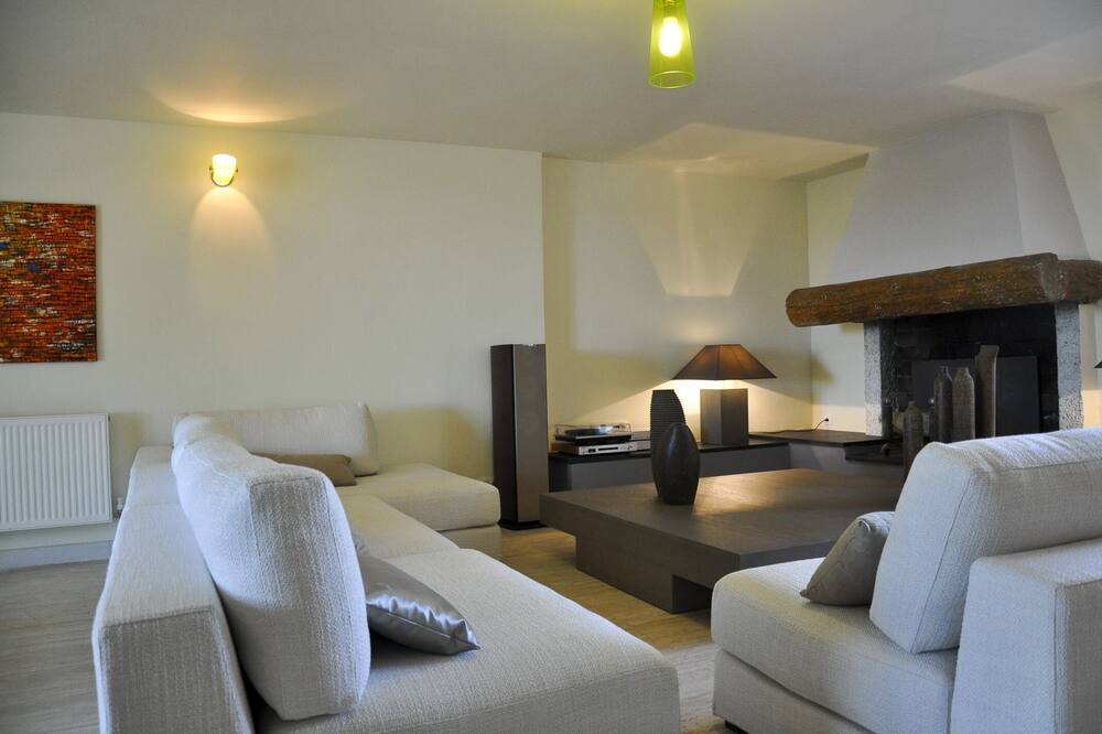 Photo of Livingroom in Saint-Andiol