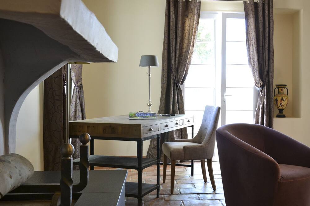 Photo of Livingroom in Saint-Andiol