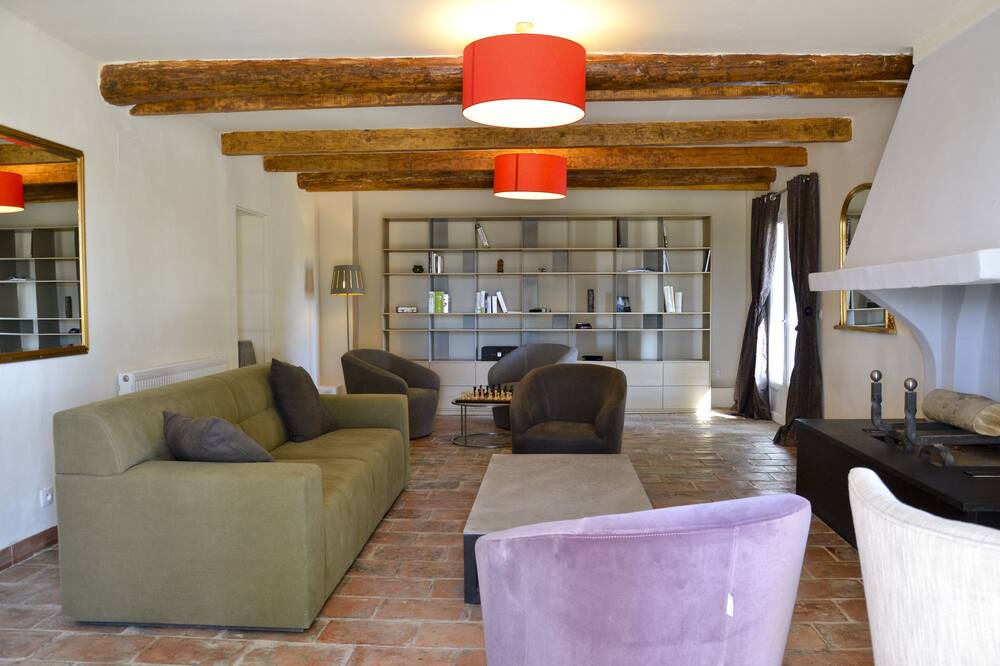 Photo of Livingroom in Saint-Andiol