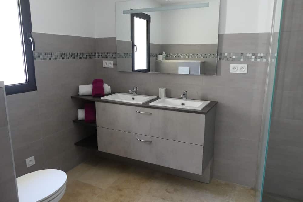Photo of Bathroom in Cucuron