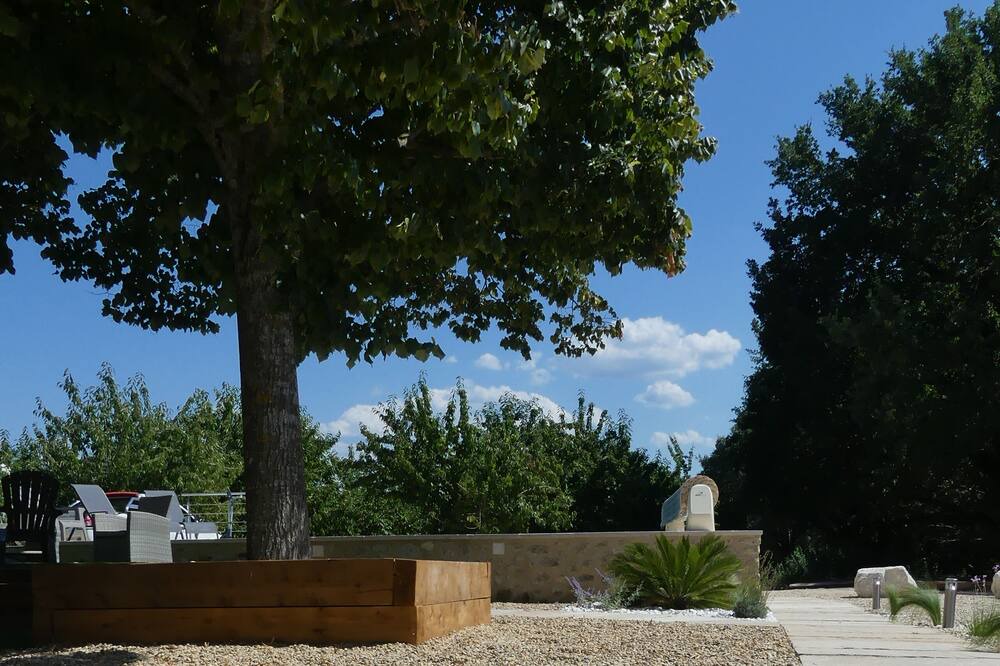 Photo of Others in Cucuron