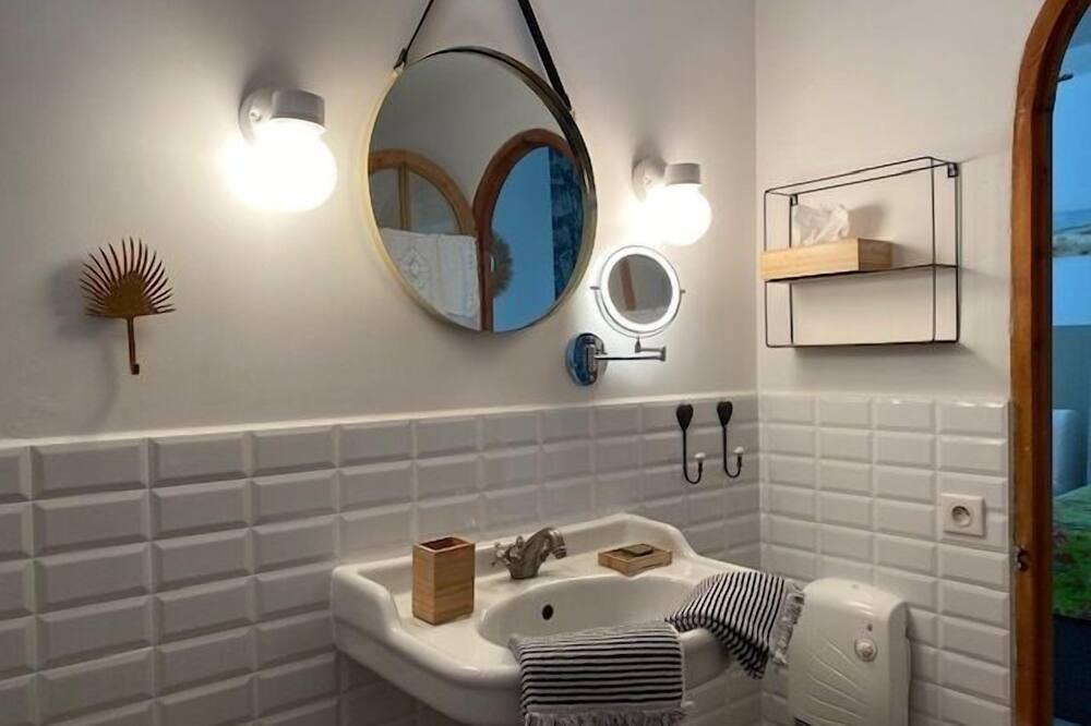 Photo of Bathroom in St.-Remy-de-Provence